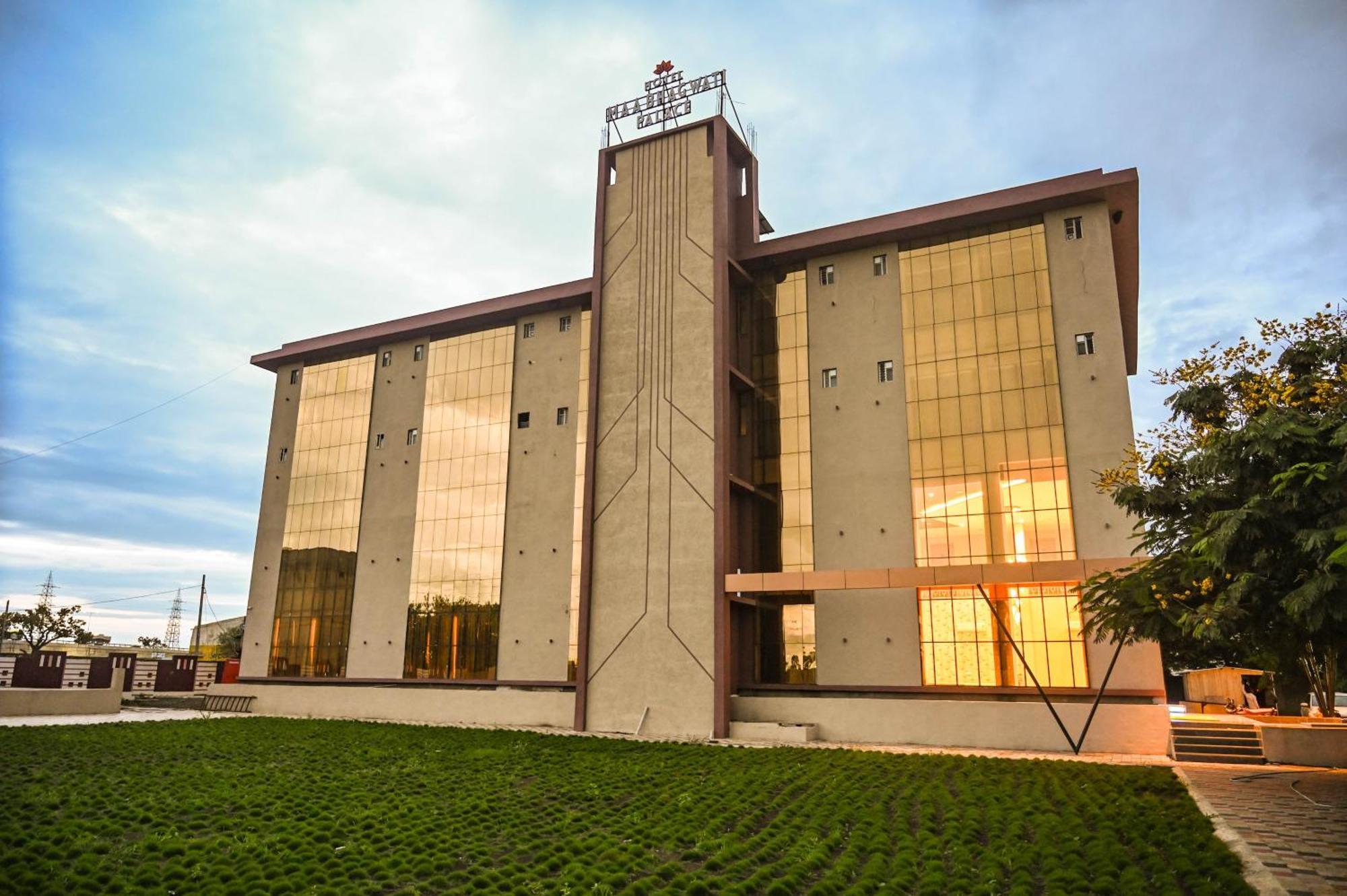 Hotel Maa Bhagwati Palace Khandwa 외부 사진